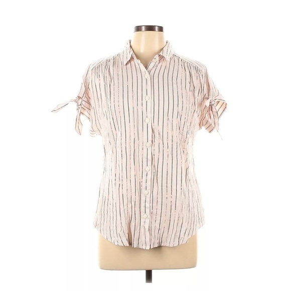 payton & parker Tops - Payton & Parker Button Down Tie Short Sleeve Top